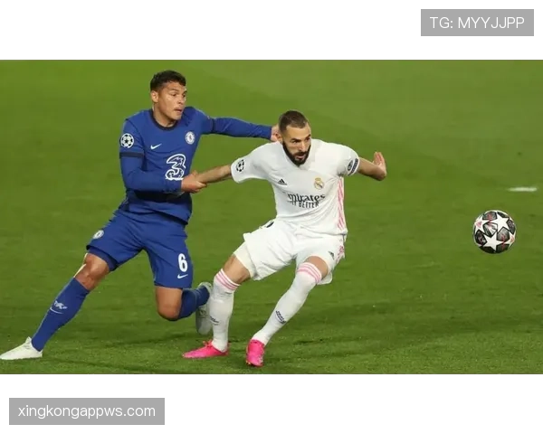 本泽马与伊布在晚期角色上出现转移，体现前置终结多点参与趋势