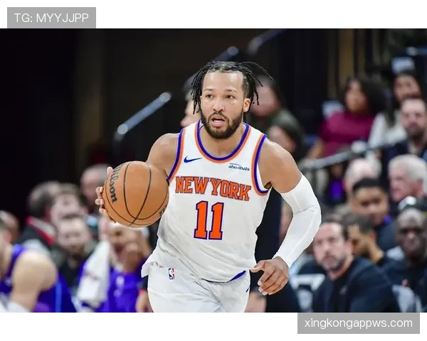 杰伦·布伦森无球跑动增加助球队关键时刻得分效率提升