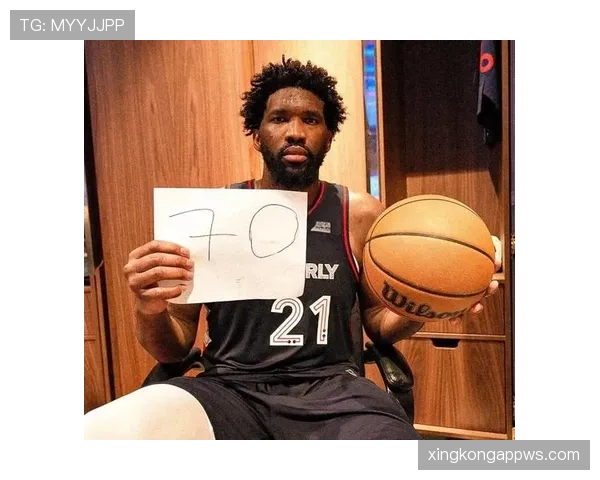 乔尔·恩比德低位背打拉开差距 提升球队关键时刻得分效率