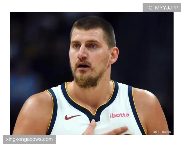 库里挡拆吸引约基奇，较上季三分更高效