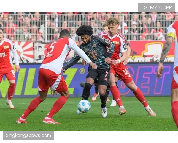 拜仁阵容轮换问题显现，多线作战压力下球队稳定性面临考验