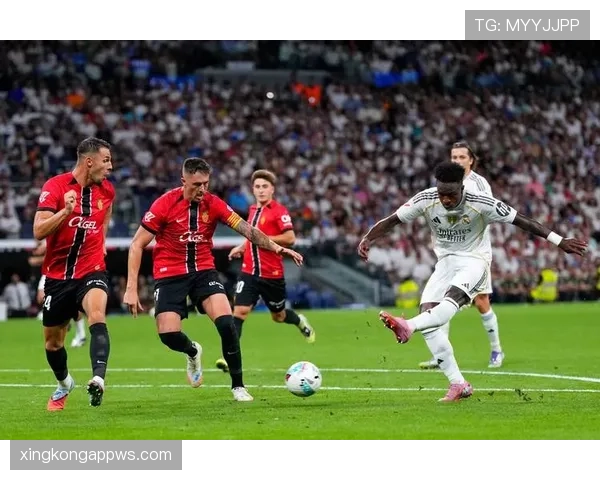 王朝危机！皇马战术混乱暴露致命问题，豪门争冠之路何去何从